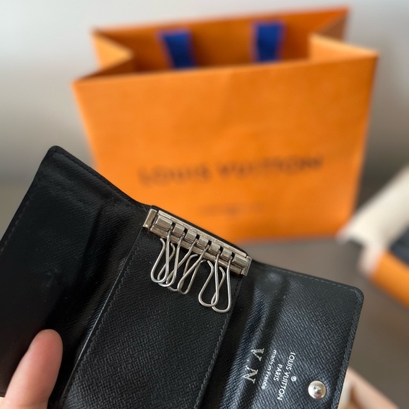 Louis Vuitton Damien graphite 6 key holder. Used - Picture 4 of 9